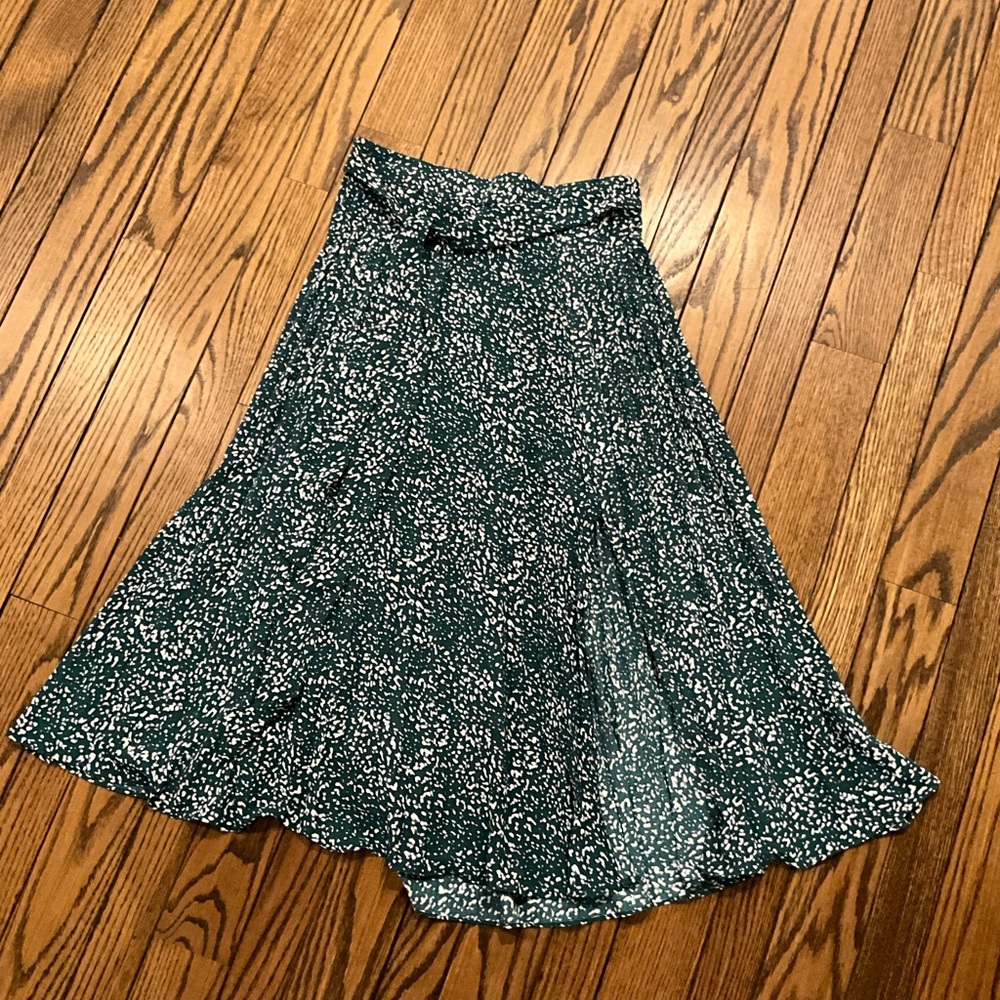 Elegant Green Patterned Skirt